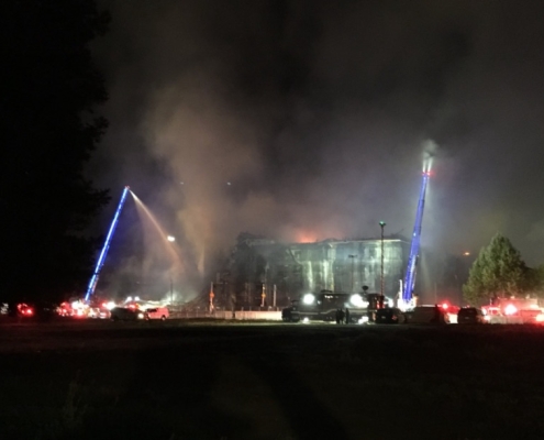Fire destroyed a huge apartment complex